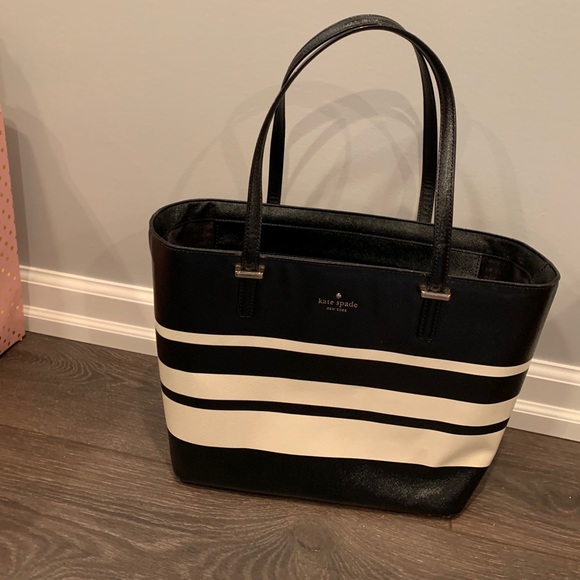 kate spade Handbags - PRICE DROP! Kate Spade Large Tote NWOT